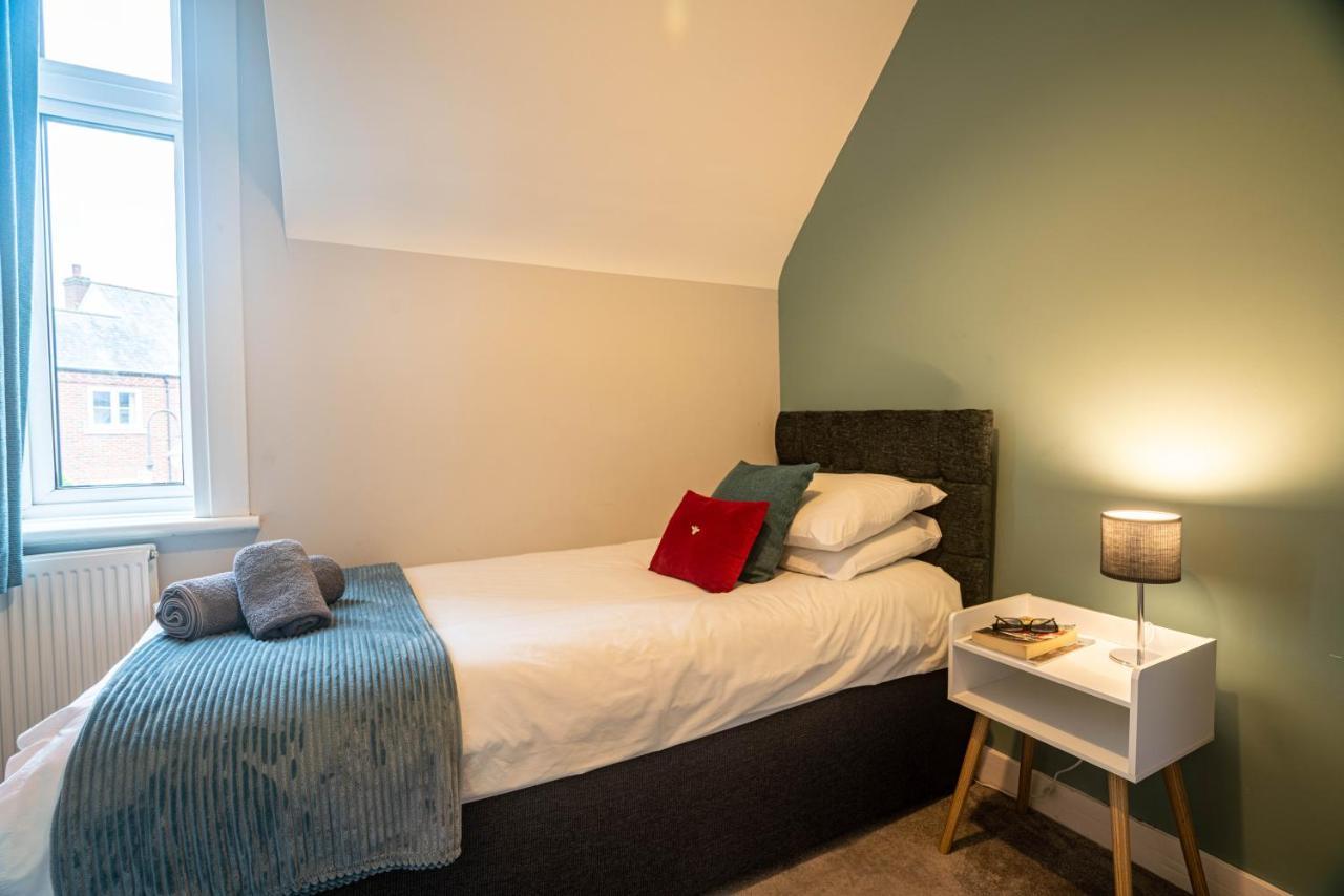 The Becket - Three Bedroom City Centre House With Parking 坎特伯雷 外观 照片